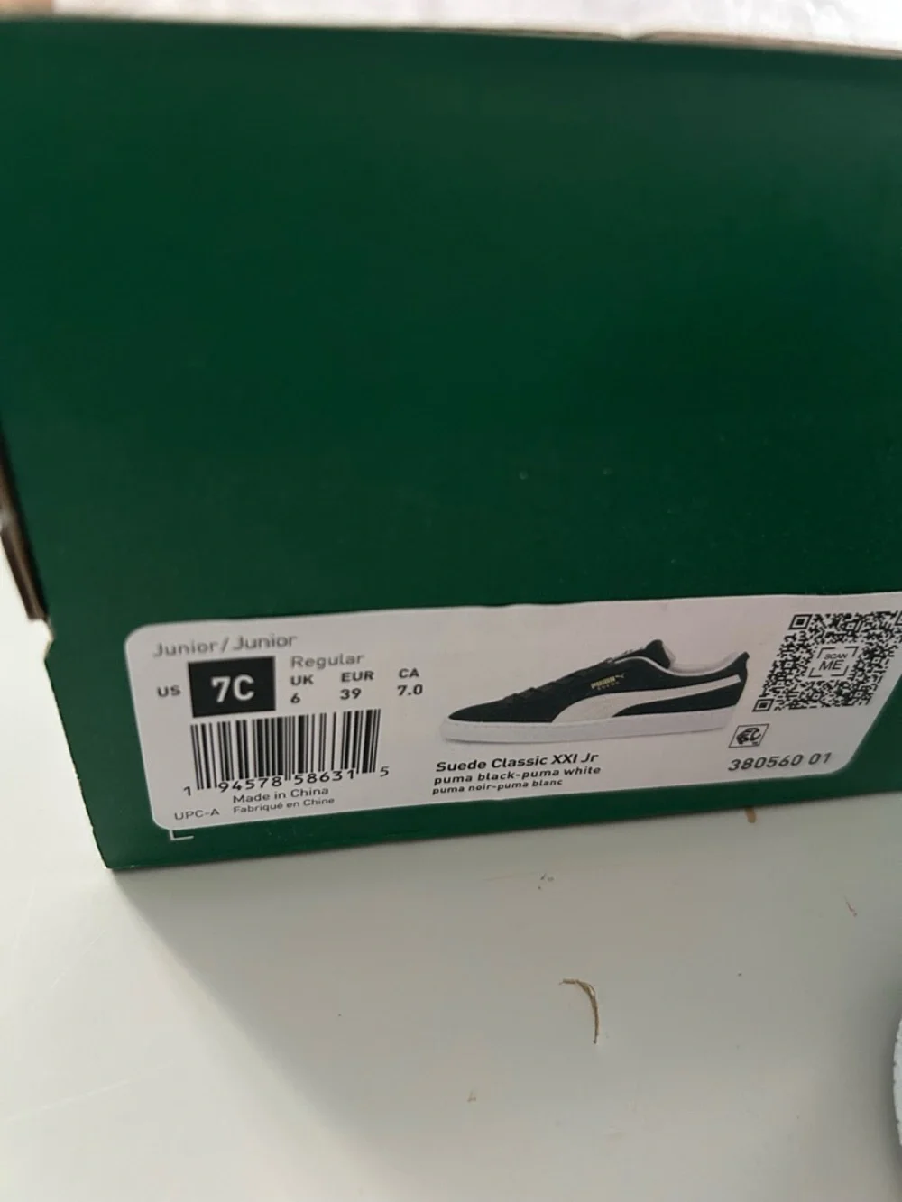 BNIB Puma Black Suede Classic XXI Jr Sneakers with White Trim Sz 7 - Picture 3 of 4